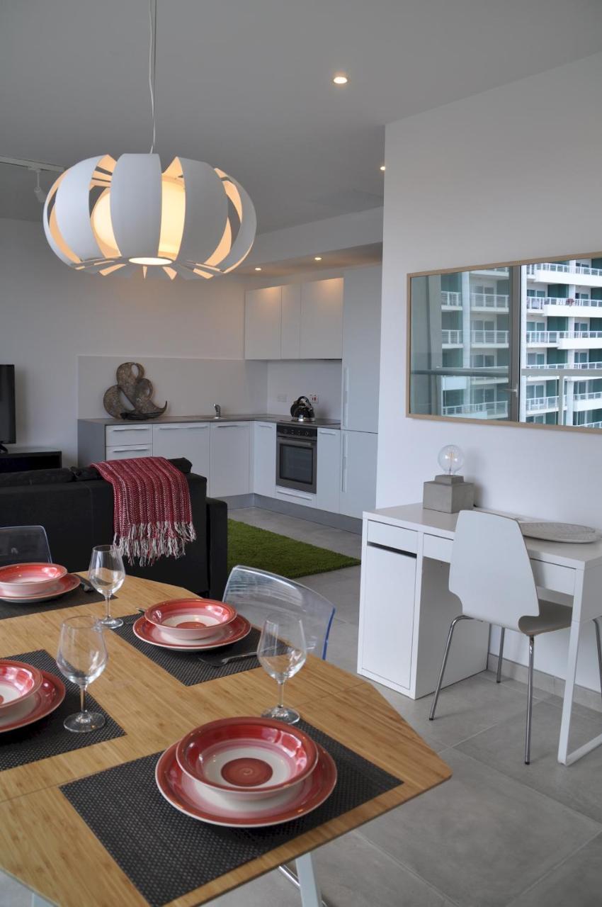 Modern Seaview Apartment In A Prime Location Sliema Exterior foto